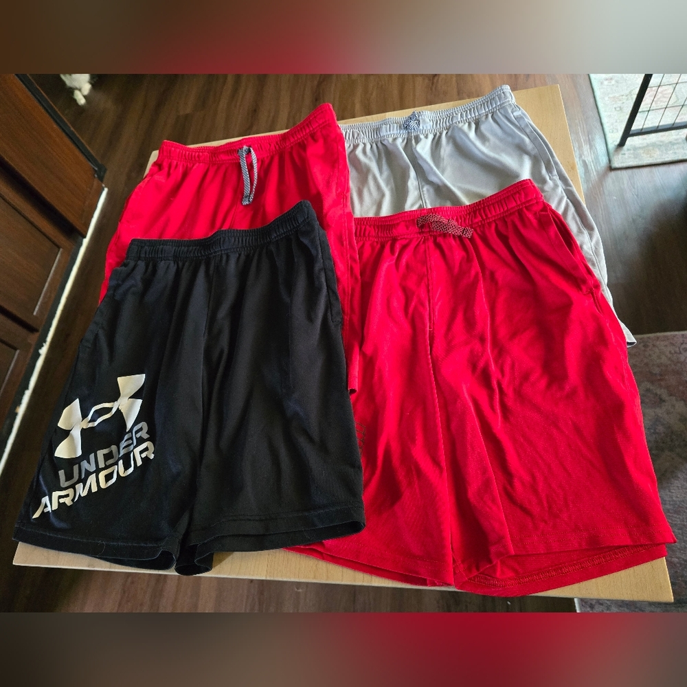 Under Armour Athletic Shorts Black and Red Lightweight Performance